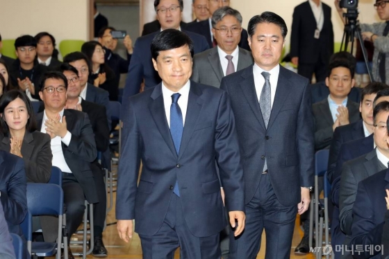 이성윤 신임 서울중앙지검장이 13일 오전 서초구 서울중앙지검에서 열린 '제61대 서울중앙지방검찰청 검사장 취임식'에 참석하고 있다. / 사진=이기범 기자 leekb@