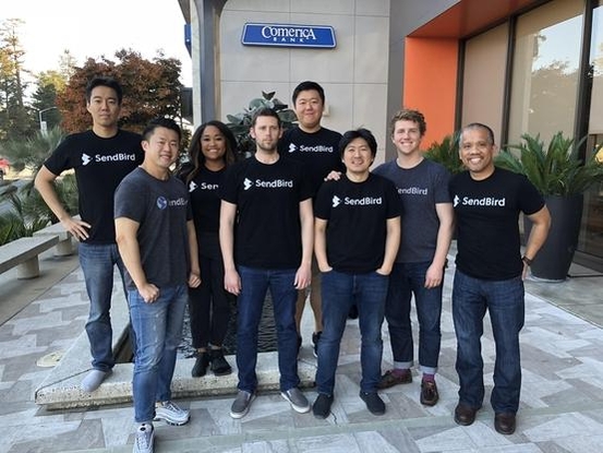 실리콘밸리 산 마테오(San Mateo)에 위치한 센드버드 미국 본사에서 근무하는 직원들. 뒷줄 왼쪽에서 첫 번째가 김동신 대표. /센드버드 제공
