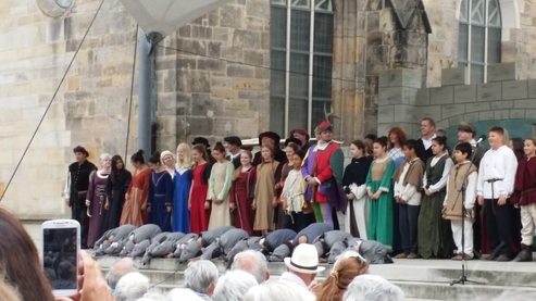 5월부터 9월중순까지 일요일마다 하멜른의 결혼식장 건물에서는 ‘하멜른의 피리 부는 사나이’ 야외 공연이 펼쳐진다./사진=손관승