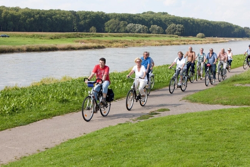 하멜른 시 주변의 자연경관을 둘러보는 자전거 투어. 문화와 자연, 공연이 결합한 관광상품이 잘 구비되어 있다./사진=하멜른 시 제공
