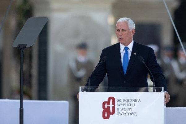 폴란드를 찾아 화웨이 5G 장비 배제를 이끌어낸 마이크 펜스 미국 부통령. /로이터통신