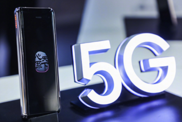 삼성전자가 공개한 갤럭시폴드 5G 모델인 ‘심계천하(心係天下) 삼성 W20 5G’/삼성전자 웨이보