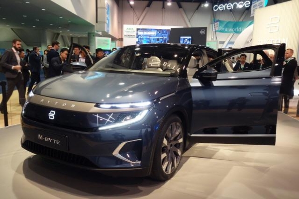 중국의 전기차 제조사 바이톤이 전시한 양산형 전기차 엠바이트/진상훈 기자