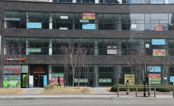 서울 강서구 마곡동 오피스건물의 상가 곳곳이 비어 있다. /박성훈 기자
