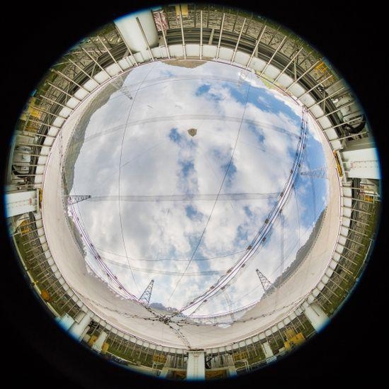 중국이 개발 중인 지상 최대 크기 구경의 전파 망원경 톈옌(天眼)의 반사경. /신화=연합뉴스