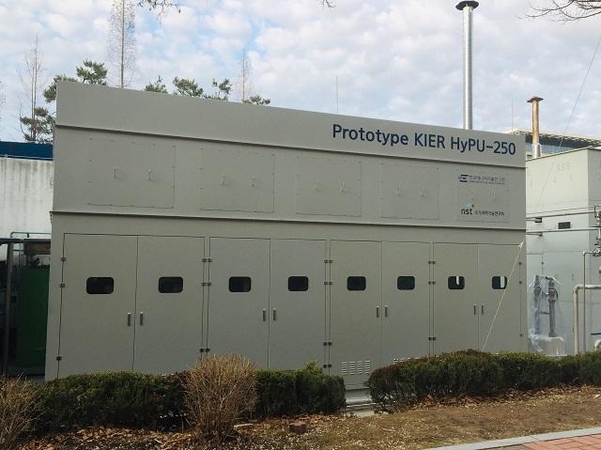 한국에너지기술연구원이 100% 국내 기술로 대전 본원에 설치한 수소생산유닛. 도심지 근처에서 수소를 바로 생산해 공급할 수 있다. /한국에너지기술연구원 제공