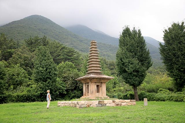 독특한 양식과 빼어난 조형미를 보여주는 정혜사지 십삼층석탑