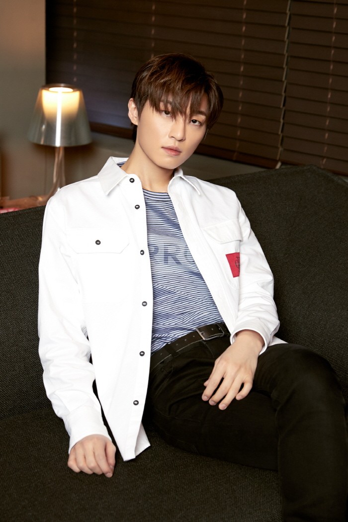 더블랙레이블 소속 DJ 겸 프로듀서 알티가 안다와의 컬래버곡 '뭘 기다리고 있어'를 통해 자신의 아티스트적 가치를 새롭게 드러낸다. (사진=YG엔터테인먼트 제공)