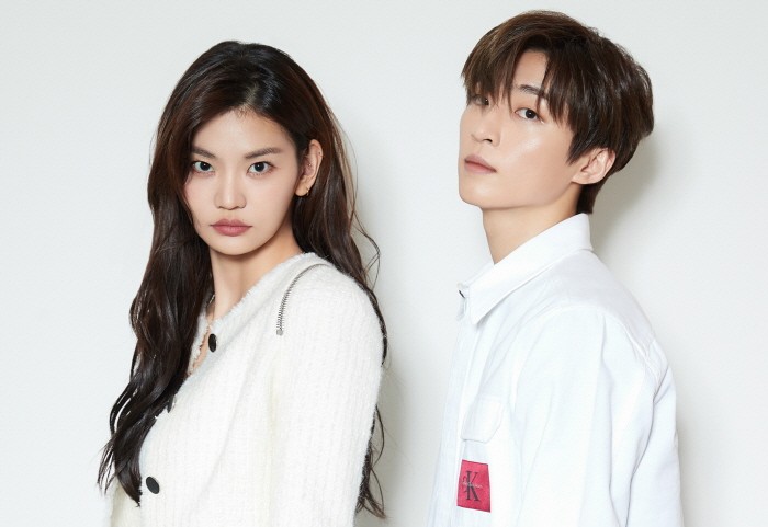 더블랙레이블 소속 DJ 겸 프로듀서 알티가 안다와의 컬래버곡 '뭘 기다리고 있어'를 통해 자신의 아티스트적 가치를 새롭게 드러낸다. (사진=YG엔터테인먼트 제공)