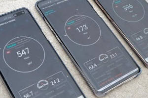 SK텔레콤과 KT, LG유플러스 스마트폰을 빌려 일본인 관광객과 비즈니스맨이 많은 서울광장 등 서울 시내 5개소에서도 5G 속도를 측정했다. SK텔레콤과 LG유플러스 5G 평균 속도는 400Mbps 이상으로 나타났으며 장소에 따라서는 700Mbps를 넘는 경우도 있었다.