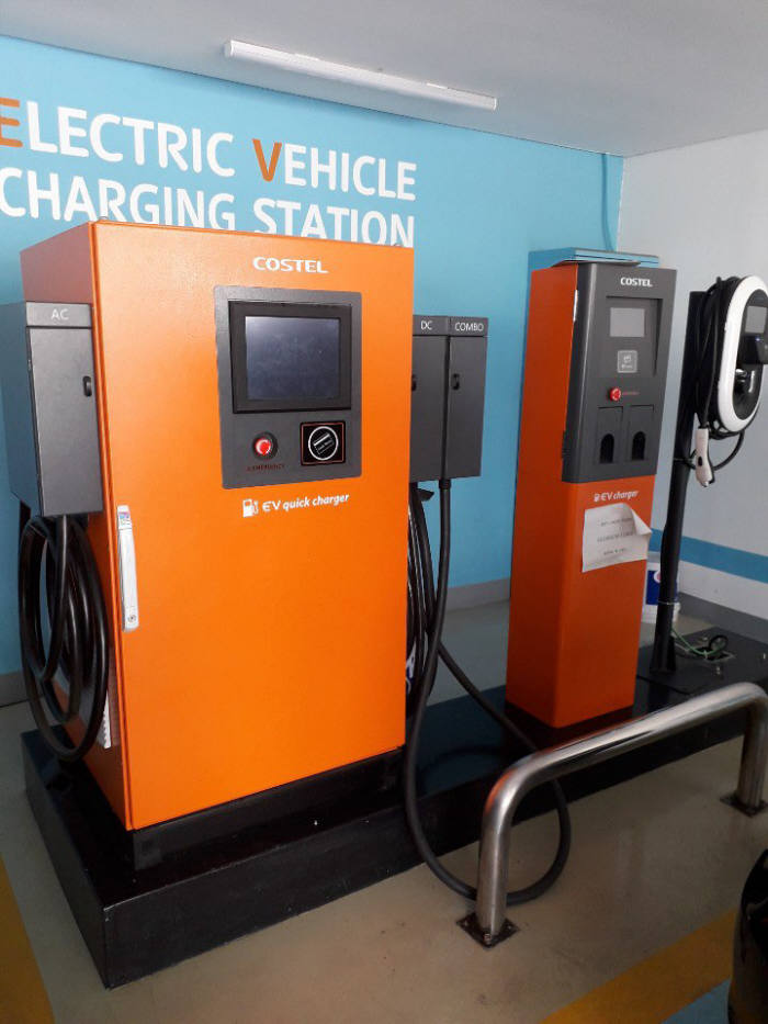 코스텔 완급속충전기 제품.