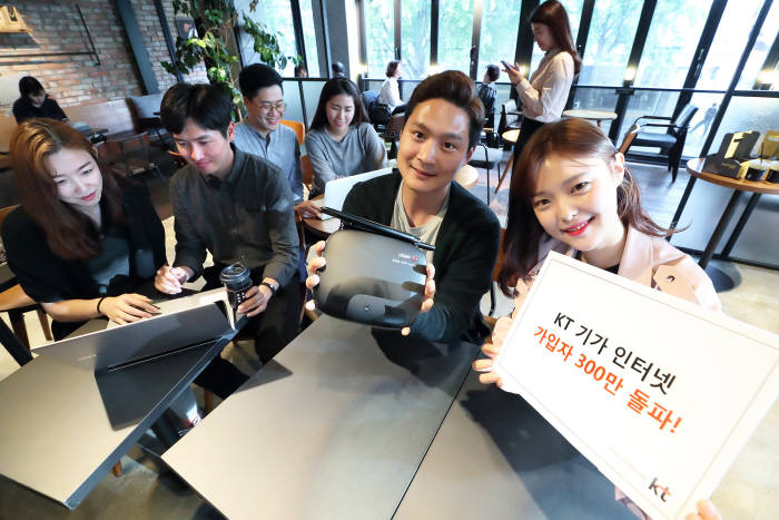 기가인터넷은 IoT 융합 서비스, 고용량 게임과 전용 콘텐츠 등장 등 인터넷 소비 행태 변화를 주했다. 우리나라가 정보통신기술(ICT) 강국 지위를 유지하고 5세대(5G) 이동통신 서비스를 상용화할 수 있는 근간이 됐다. 그러나 가입자 1000만 시대를 맞아 전반적인 정책 재점검이 필요한 시점이다.