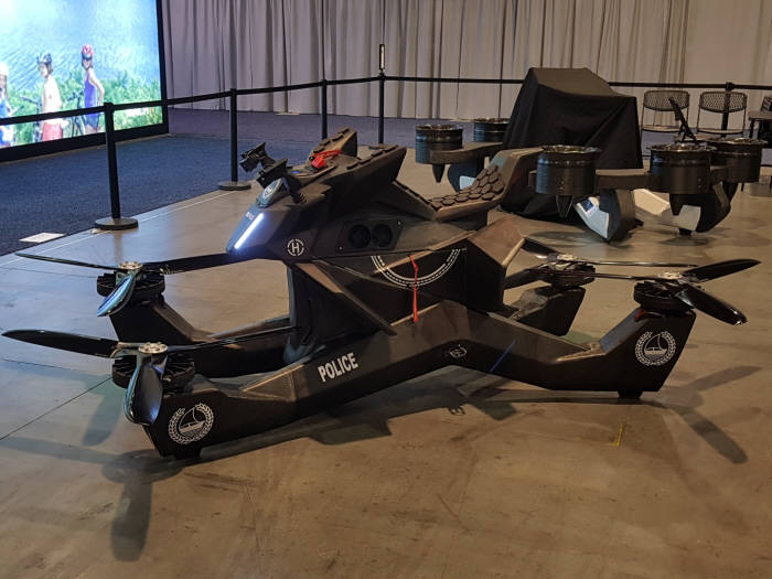 러시아 호버서프가 CES 2019에서 선보인 미래형 모빌리티 기술 호버바이크