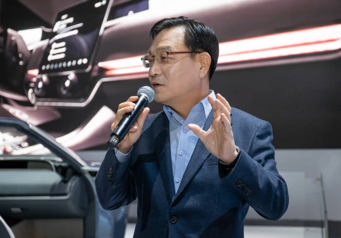 박종환 삼성전자 전장사업팀장 부사장이 전장사업 전략을 발표하고 있다.