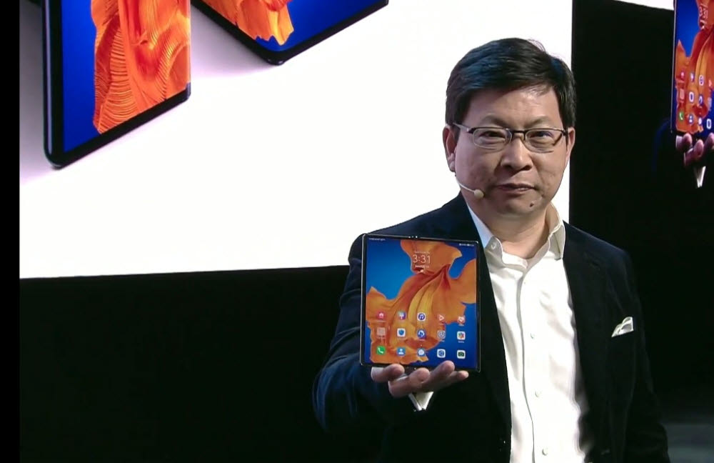 리처드 유 화웨이 소비자비즈니스그룹 CEO가 메이트Xs를 소개했다.