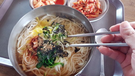 국내 면류 시장은 2016년 생산액 기준 7091억원으로 2012년 6271억원보다 13.1% 증가했다. 사진=연합뉴스