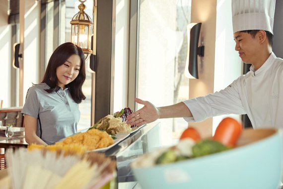 계열사인 르 메르디앙 서울 셰프들의 노하우를 담아 시설과 메뉴에서 완전히 달라진 레이크우드CC 클럽하우스. /사진=레이크우드CC