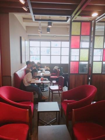 신촌 모 카페에서 공부하고 있는 '카공족' /사진=정호진 기자