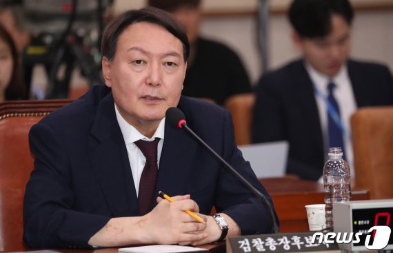 윤석열 신임 검찰총장이 지난 8일 서울 여의도 국회 법제사법위원회에서 열린 인사청문회에 출석해 의원들의 질의에 답하고 있다. /사진=뉴스1