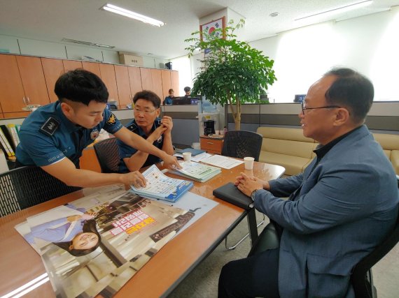 안양시 1회용품 자제 경찰서 방문. 사진제공=안양시