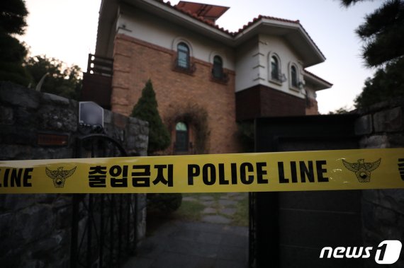 가수 겸 탤런트 설리(25.본명 최진리)가 14일 오후 자택에서 숨진 채 발견됐다. [사진=뉴스1]