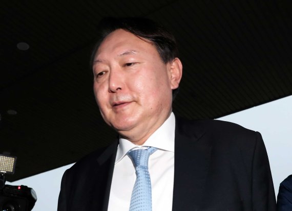 추미애 법무부 장관. 뉴시스 윤석열 검찰 총장. 뉴시스