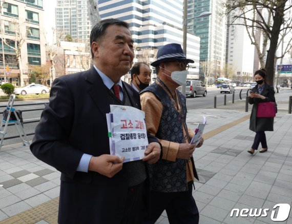 윤석열 검찰총장의 장모 최모씨(74)의 과거 동업자 정대택씨(71)가 31일 서울 서대문구 미근동 경찰청사에서 고소장을 제출하기 전 발언하고 있다. /사진=뉴스1