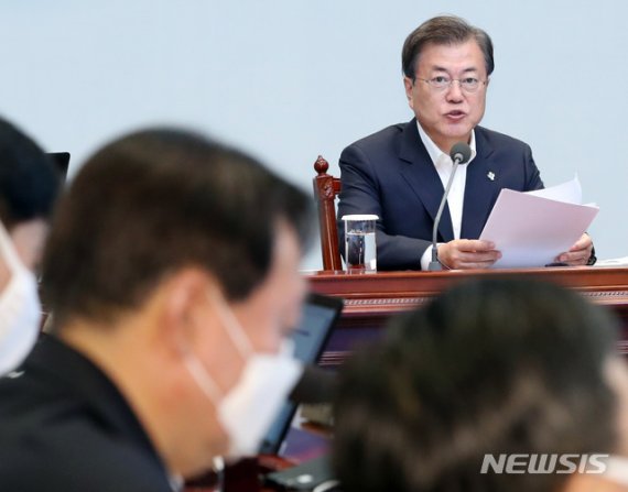 문재인 대통령이 22일 청와대 여민관에서 열린 제6차 공정사회 반부패정책협의회에 참석해 발언하고 있다. /사진=뉴시스화상