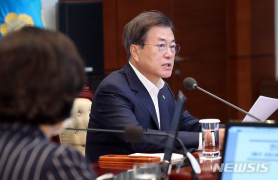 [서울=뉴시스]박영태 기자 = 문재인 대통령이 22일 청와대 여민관에서 열린 제6차 공정사회 반부패정책협의회에 참석해 모두발언을 하고 있다. 2020.06.22. since1999@newsis.com <저작권자ⓒ 공감언론 뉴시스통신사. 무단전재-재배포 금지.> /사진=뉴시스화상