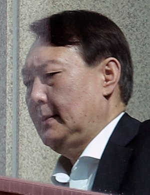 윤석열 검찰총장                                      이성윤 서울중앙지검장