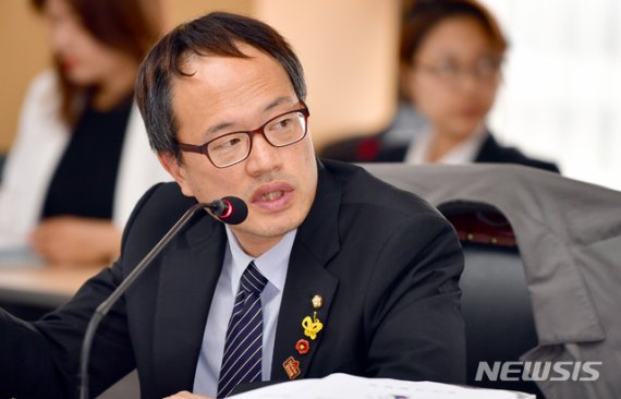 박주민 더불어민주당 최고위원                                     설훈 더불어민주당 최고위원