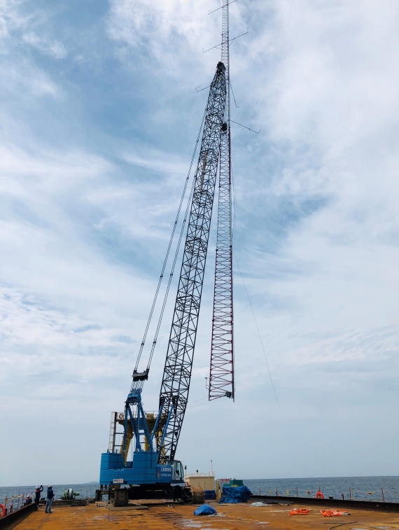 대정 기상탑 육상이송 및 철거 진행. 사진=우리기술