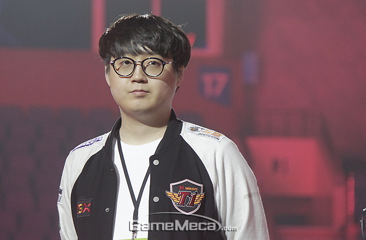 ▲ 시간이 흘러 관중이 입장하기 시작했다 (사진: 게임메카 촬영)