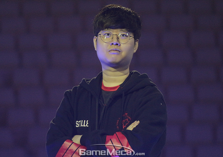 ▲ 리허설도 진지하게 임하고 있는 선수들, 위부터 '소드', '타잔', '쵸비', '바이퍼', '리헨즈' (사진: 게임메카 촬영)