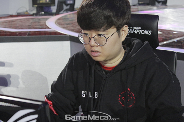 ▲ 응원하는 선수와 팀을 향한 마음을 담은 치어풀 (사진: 게임메카 촬영)