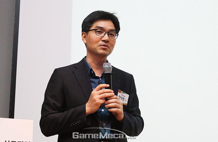 ▲ 센터 운영 성과에 대해 발표 중인 중앙대학교 한덕현 교수 (사진: 게임메카 촬영)