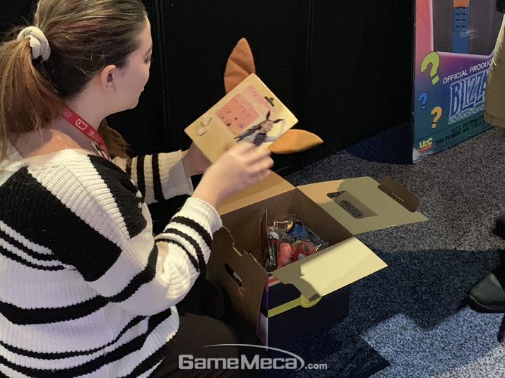 ▲ 오버워치 상자를 샀는데 이브이 머리띠가 나왔어...... (사진: 게임메카 촬영)