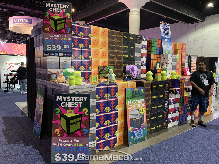 ▲ 이 곳은.... 최근 미국에서 금지해야 한다 어쩐다 한다는 뽑기 아이템 가게? (사진: 게임메카 촬영)