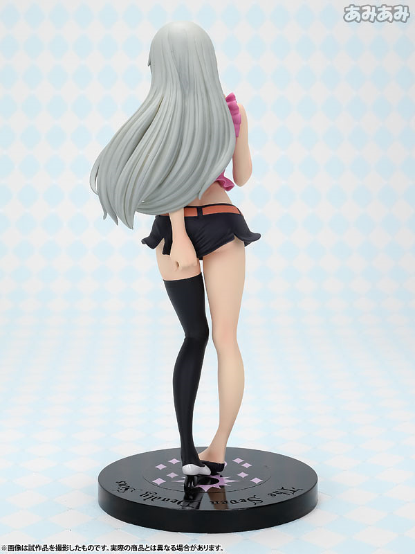 ▲ 후면에서도 엘리자베스의 매력을 느낄 수 있다. 치마가 비교적 짧으니 시선 처리에 주의하자 (사진출처: 아미아미 홈페이지)