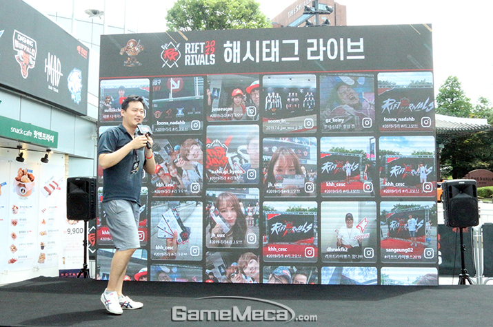 ▲ 응원 열기를 느낄 수 있었던 '해시태그 라이브' 무대 (사진: 게임메카 촬영)