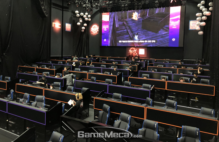 ▲ 2층의 경기 관람석(상)과 15층의 중계 관람석(하) (사진제공: 엔씨소프트)