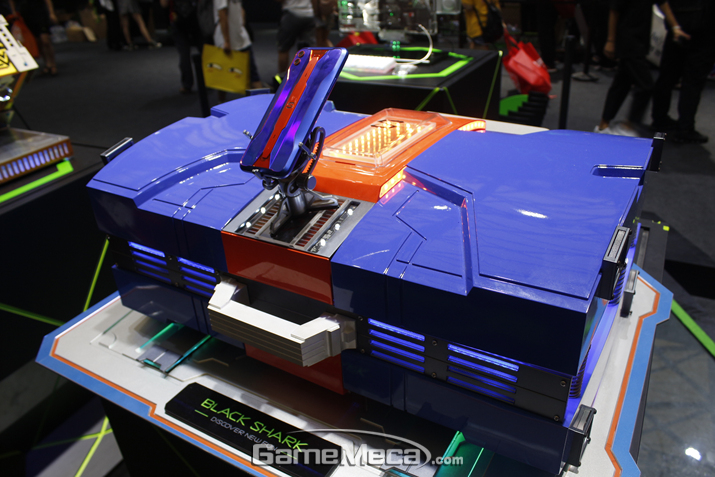 ▲ 대형 스크린도 빠방하게; (사진: 게임메카 촬영)