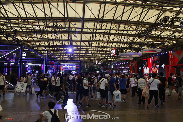 ▲ CPU 성능 테스트 겸 게임 시연대 (사진: 게임메카 촬영)