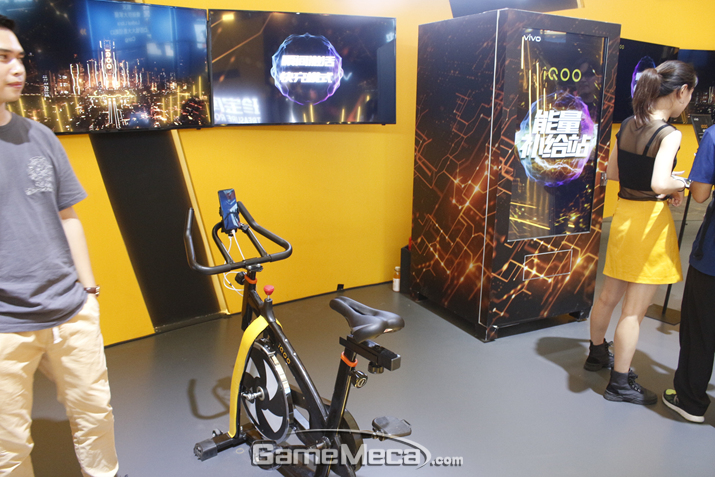 ▲ 뭔가 미래틱한 기기들까지 전시돼 있다 (사진: 게임메카 촬영)