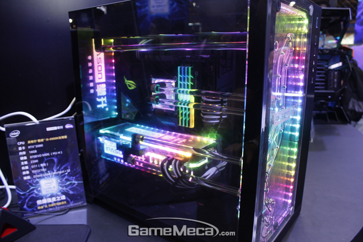 ▲ 이 제품들도 인텔과 관계 있는 거 맞나요? (사진: 게임메카 촬영)