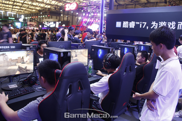 ▲ 레이저도 하드웨어 협력업체로 참가했다 (사진: 게임메카 촬영)