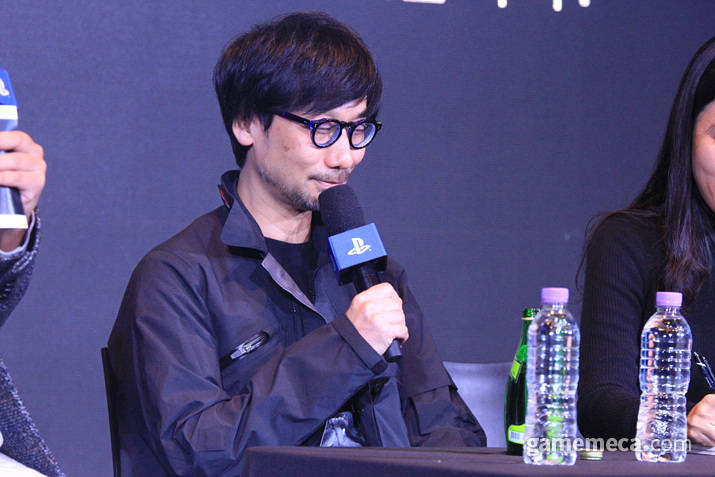 ▲ 코지마 히데오는 "배우들이 담배를 피면서 모션 캡처 연기의 힘듦을 공유하는 모습이 보기 좋았다"고 말했다 (사진: 게임메카 촬영)