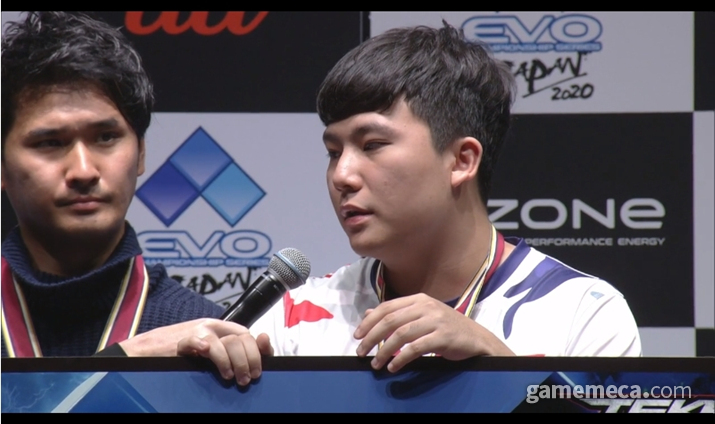▲ EVO 재팬 2020 우승자인 '북'은 "리로이를 골라라(Pick Leroy)"라는 말로 우승소감을 대신했다 (사진출처: EVO 재팬 2020 중계 방송 갈무리)
