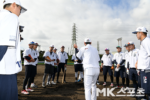 화수분 야구의 대명사 두산 베어스가 젊은 투수에게 강조하는 것은 자신감이다. 사진(日오키나와)=천정환 기자