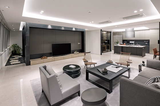 롯데월드타워 ‘시그니엘 레지던스’의 전용면적 244㎡ 타입 거실 모습.